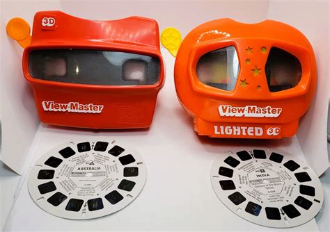 36) LOT OF 2 VINTAGE VIEW MASTERS AND 2 PICTURE