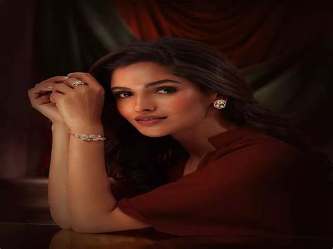 Vartika Singh looks oh-so-beautiful displaying fine pieces by CaratLane