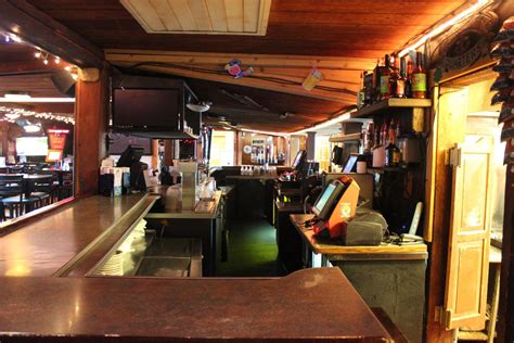 Locations Hub - Lakepointe Yacht Club bikini bar