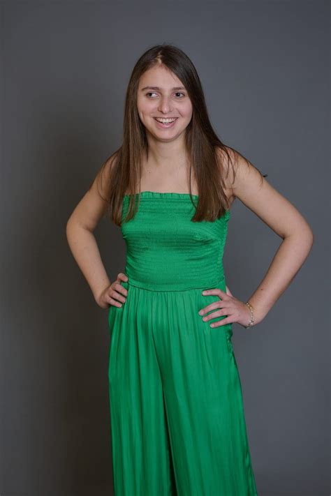 Sofia Reyna - Mi Vida - songchallenge.at