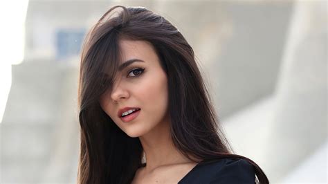 6000x1688 Victoria Justice Cute Face 6000x1688 Resolution Wallpaper, HD Celebrities 4K ...