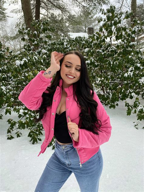 TW Pornstars - 2 pic. Julia Raleigh. Twitter. Which one is better? Don’t say both lol. 8:35 PM ...