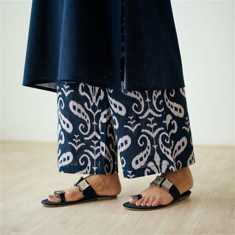 Buy Resha Slub Cotton Kurta Set with Mukaish Work - Charcoal | Rustorange