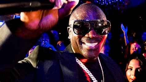 Was Akon Arrested For Illegal Drugs? Suspicious 'Vape' Seized In Artist ...