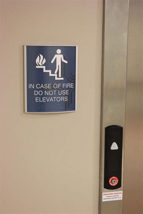 Elevator Sign 的图像结果