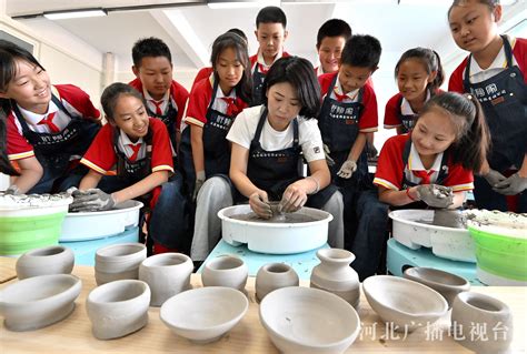 河北邯郸：学生劳动课学习烹饪技能 - 图片 - 海外网