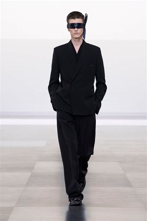 Winter 2025-2026 Men’s Show - mens-fashion - Fashion & Accessories | DIOR