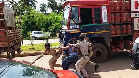 Mangaluru: Commuters from Kerala sent back for not having RT-PCR report