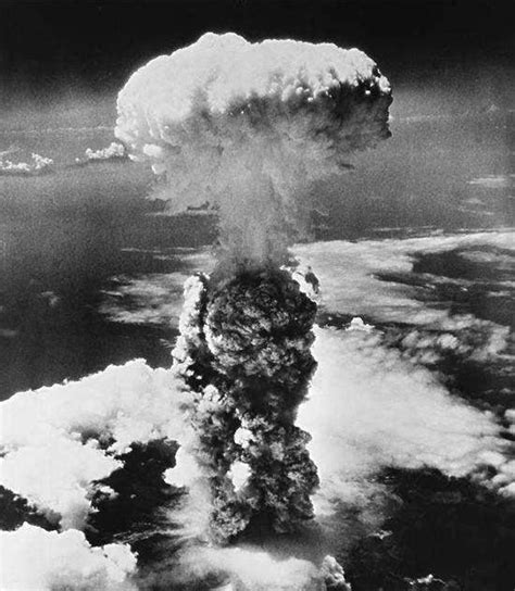 二战广岛原子弹，从投放到爆炸仅43秒，投弹美军飞机为何能逃生？_日本