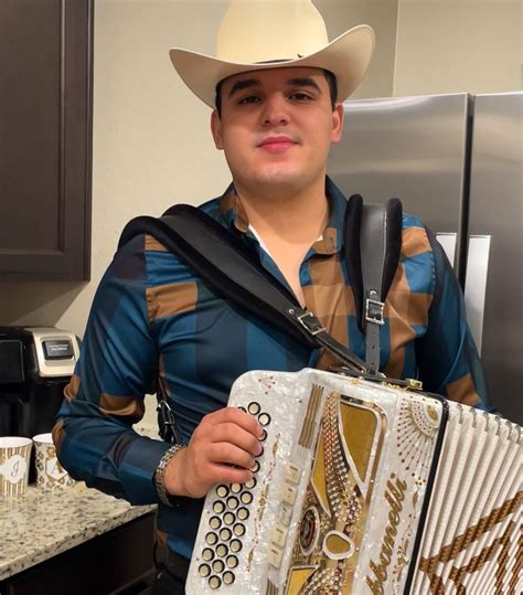 EL CABALLERO - Edgardo Nuñez - LETRAS.COM