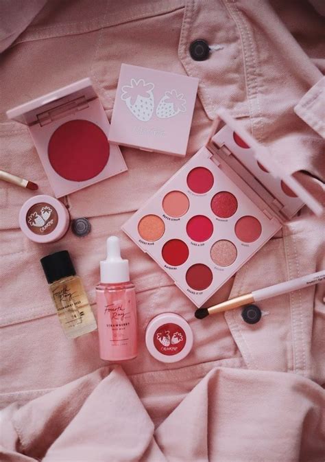 𝐁𝐞𝐚𝐮𝐭𝐲 • ♡ | Makeup backgrounds, Makeup kit, Makeup accessories