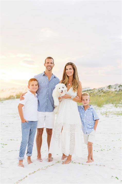 Family beach photos outfit ideas 2021 – Artofit