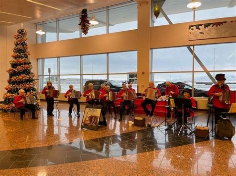Alaska Button Box Gang at Spenard Farmers Market, Spenard Farmers ...