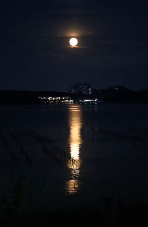 神秘的で美しい絶景「月の道」 | 株式会社マグナリゾート