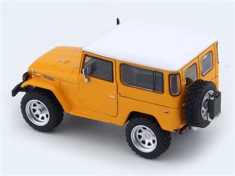 Toyota Land Cruiser FJ40 yellow with figure 1:64 TimeMicro diecast ...
