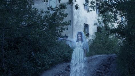 Ghost Stories: 5 Spooky Tales For This Halloween | Teen Vogue