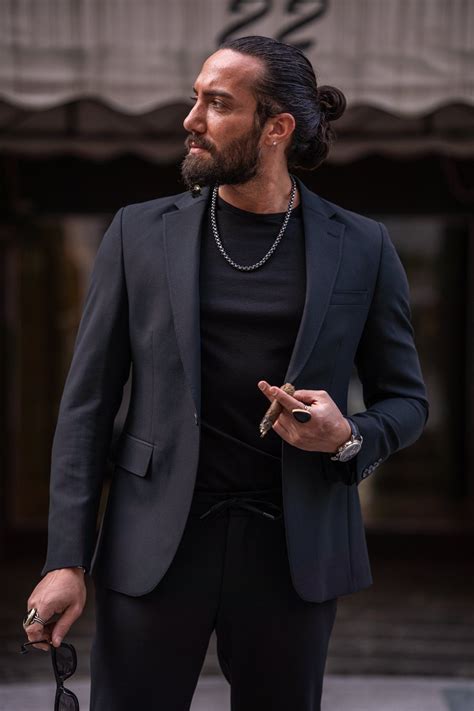 Black Cardigan Business Suit 的图像结果