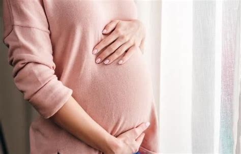 孕妇怀孕四个月后，无法正常行走，等检查之后才发现惊喜