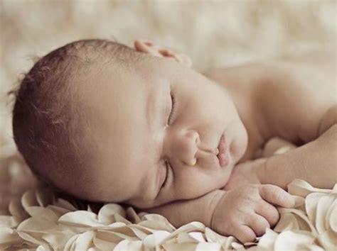 新生婴儿睡觉“一惊一乍”，究竟是什么原因呢？ - 知乎
