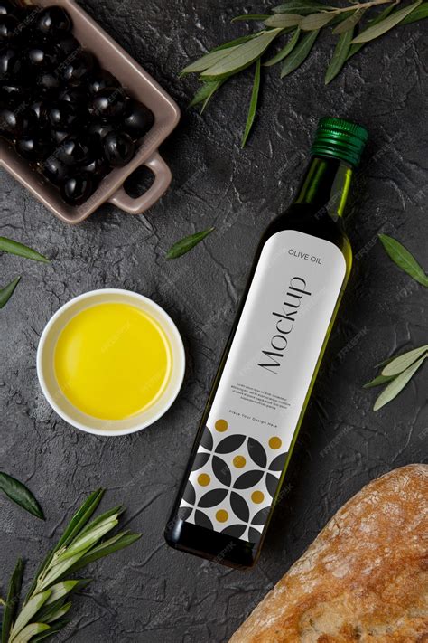 Premium PSD | Glass olive oil bottle mock-up