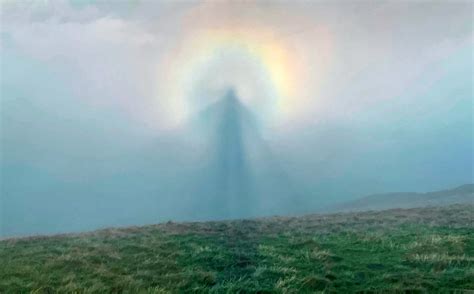 Incredible 'angel in the sky' caught on camera thanks to weather ...