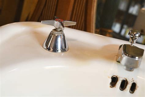 "Standard" Pedestal Sink at 1stDibs | vintage pedestal sink, pedestal ...