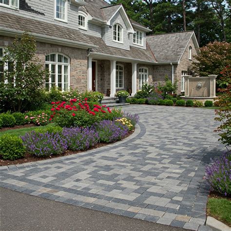 15 Half Circle Driveway Landscape Ideas for Curb Appeal