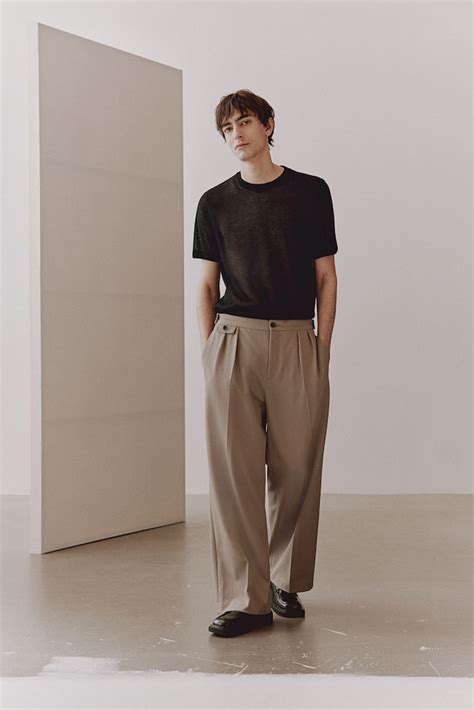 Regular Fit Knitted T-shirt - Black - Men | H&M IN