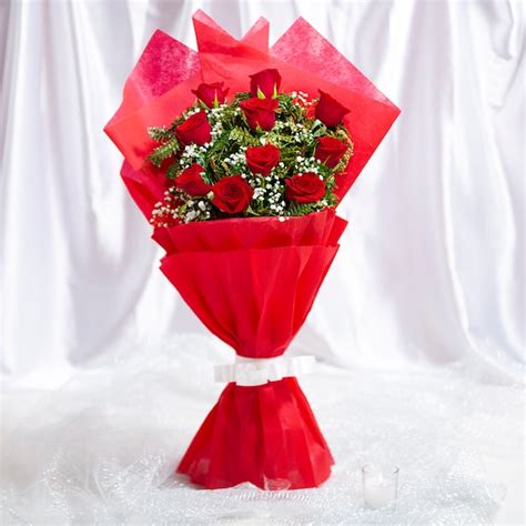 8 Red Roses Bouquet – Giftech Global