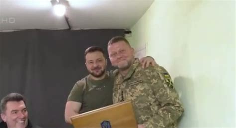 办公室内发现窃听器后，乌军总司令透露了一个消息_腾讯新闻