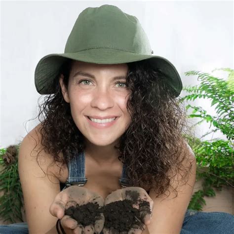 Paola Elizondo, experta en plantas: "La lavanda necesita por lo menos ...