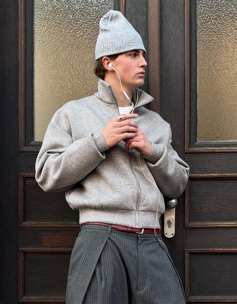 Zip sweatshirt - Men | Bershka
