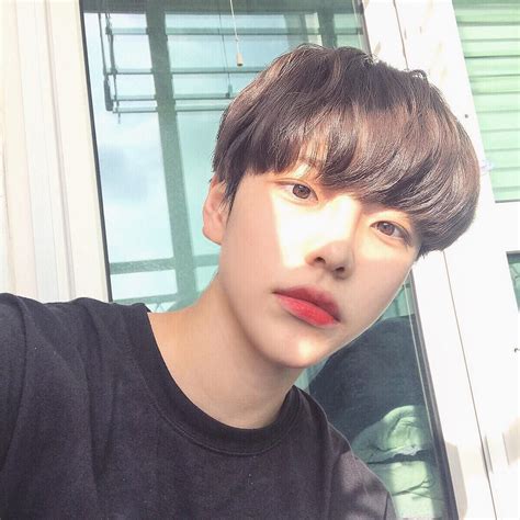 kim hyun bin: vocalist, dancer, visual Korean Boys Ulzzang, Ulzzang Boy ...