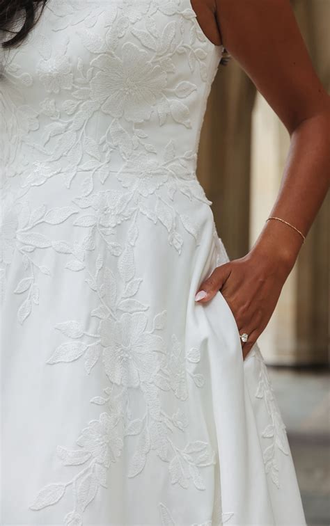 Modest Floral Lace A-line Wedding Dress with Pockets