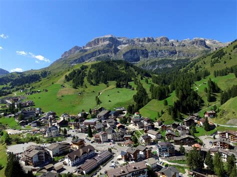 Do you love skiing in the Dolomites? Come to Arabba