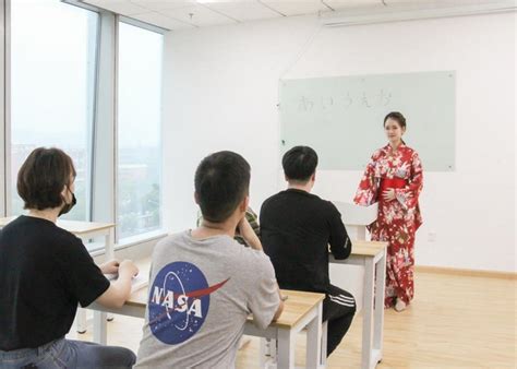 中马未来学院开发全新语言培训班