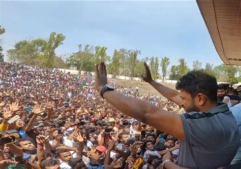 Tributes Pour In For Kannada Actor Puneeth Rajkumar After He Suffers A ...