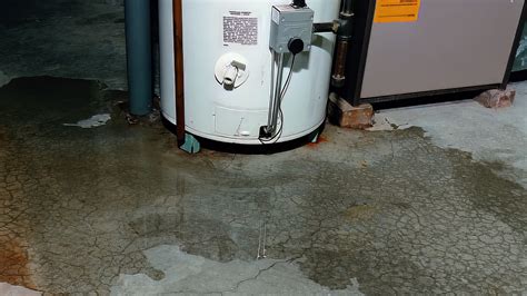 Leaking Water Heater? Here’s What To Do ‐ Big Blue Plumbing
