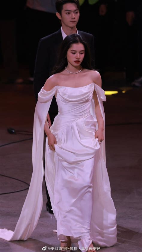 Zhang JingYi and Xu Kai at Weibo Night | Pretty prom dresses, Glam ...