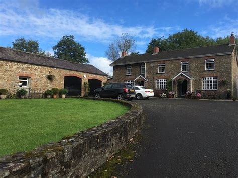 FFERM Y FELIN (Llanpumsaint) - Ranch Reviews, Photos, Rate Comparison ...