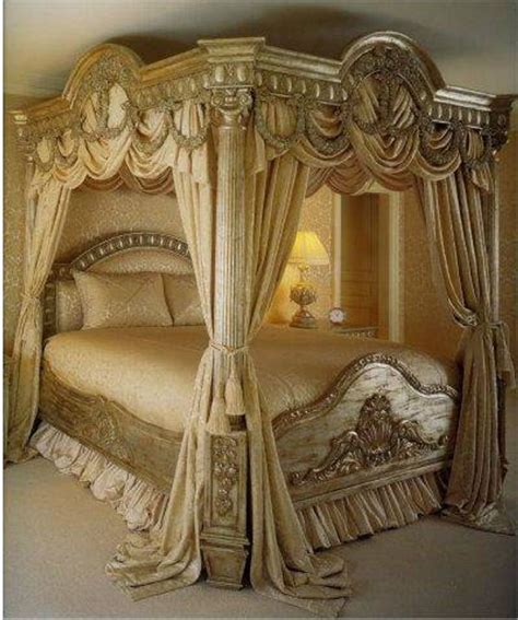 Royal Luxury Canopy Bed / Beautiful Royal Golden Cleopatra Canopy Bed ...