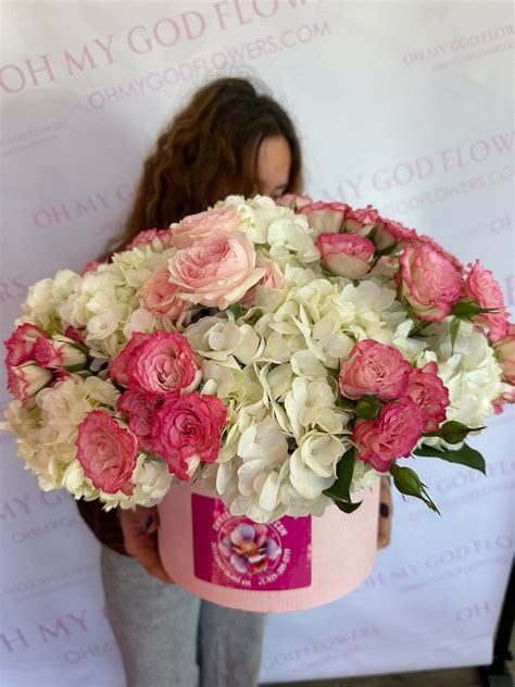 AIRY CLOUDS FLOWER BOX – OH MY GOD FLOWERS