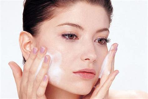 下面四个洗脸技巧，洗掉油脂疏通毛孔，皮肤变细腻_女物美容网|nvwu.com
