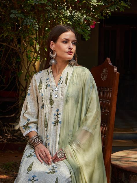 Women White Floral Cambric Kurta With Pencil Pants & Dupatta