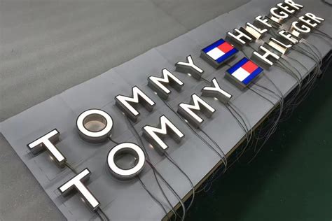 Storefront Signs 的图像结果