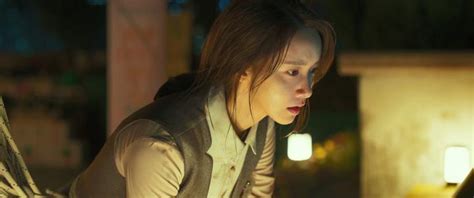 韩国灾难新片《极限逃生》，林允儿和屌丝大叔的逐命狂逃 - 知乎