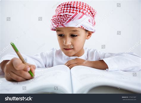 5,208 Muslim Kids Reading Book Images, Stock Photos & Vectors ...