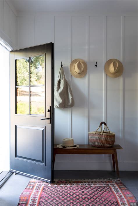 16 Expert Tips for Designing a Small-Space Entryway | Small entryways ...