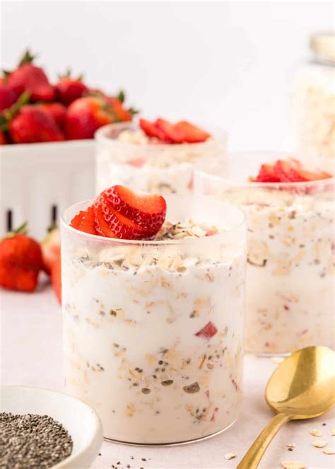 Strawberry Overnight Oats | Living Chirpy