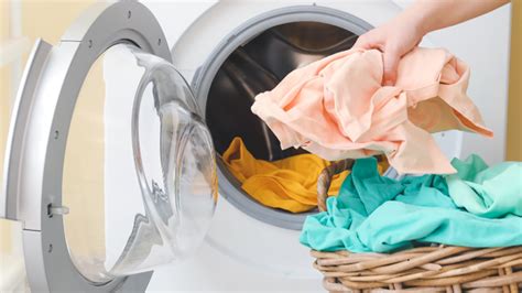 Norovirus Outbreak in UK: Boil Wash Your Clothes And Bedding To Prevent ...